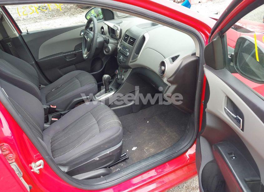 Photo 5 of 2013 Chevrolet Sonic LT AUTO (VIN 1G1JC6SHXD4188633)