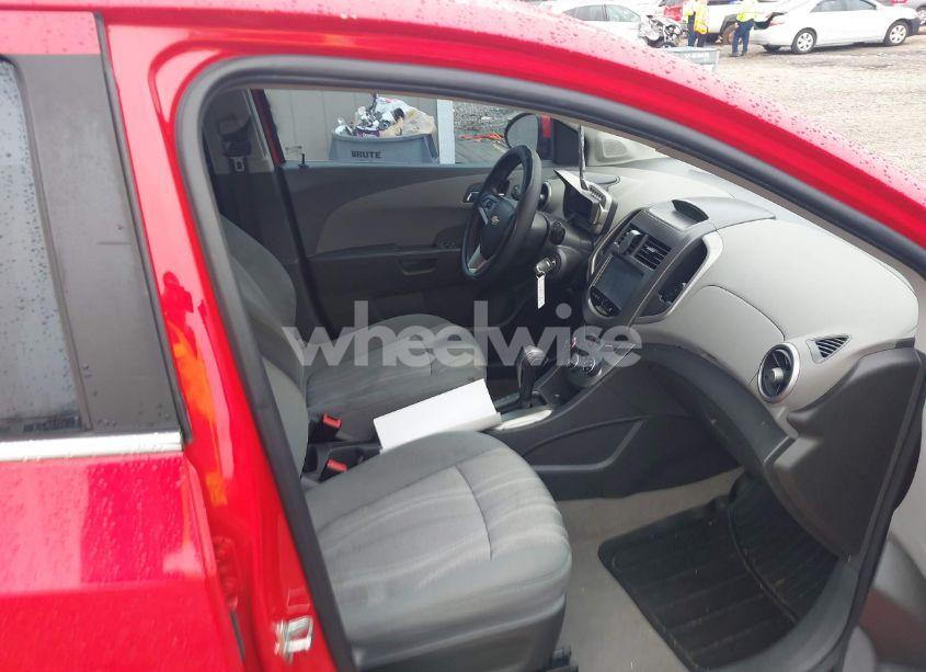 Photo 5 of 2015 Chevrolet Sonic LT AUTO (VIN 1G1JC6SHXF4113935)