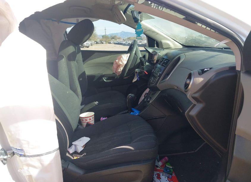 Photo 5 of 2015 Chevrolet Sonic LT AUTO (VIN 1G1JC6SHXF4196122)