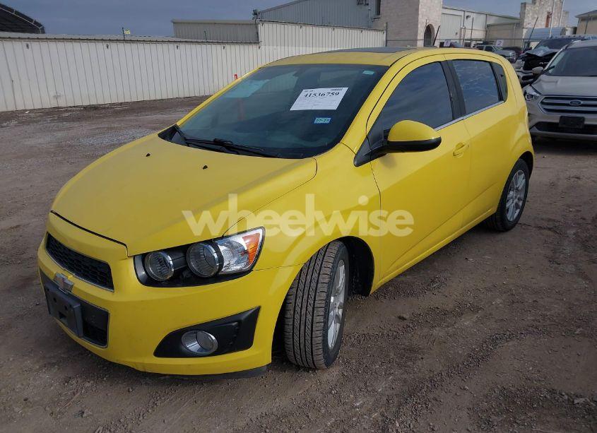 Photo 2 of 2016 Chevrolet Sonic LT AUTO (VIN 1G1JC6SHXG4122619)