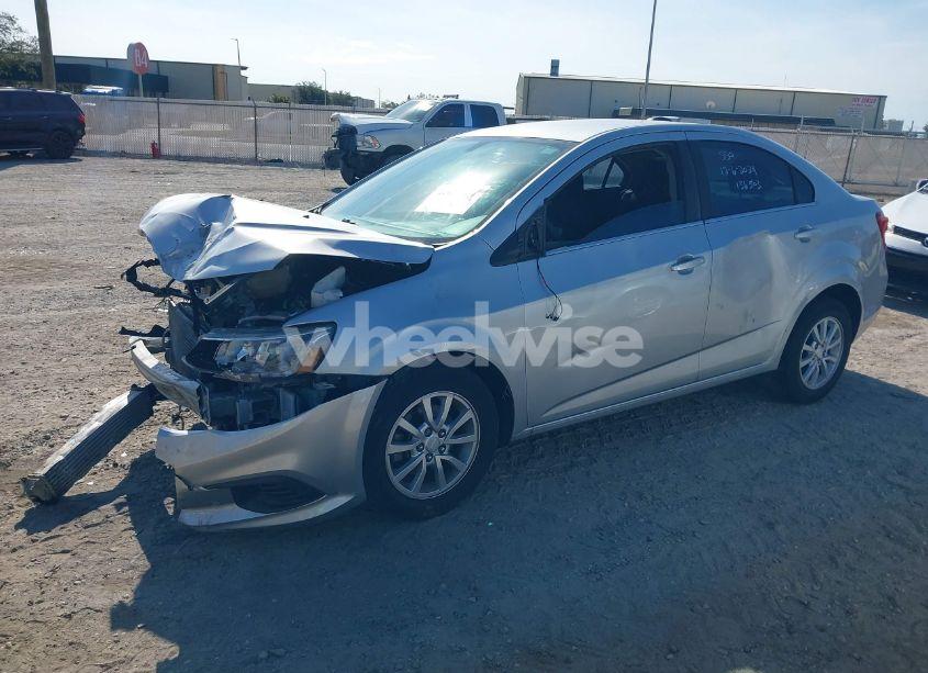 Photo 2 of 2018 Chevrolet Sonic LT AUTO (VIN 1G1JD5SB0J4103507)