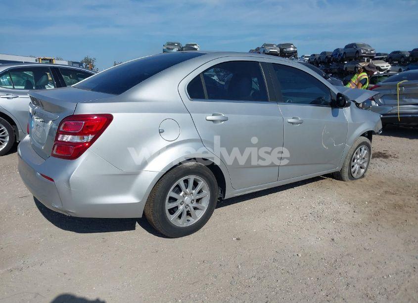 Photo 4 of 2018 Chevrolet Sonic LT AUTO (VIN 1G1JD5SB0J4103507)