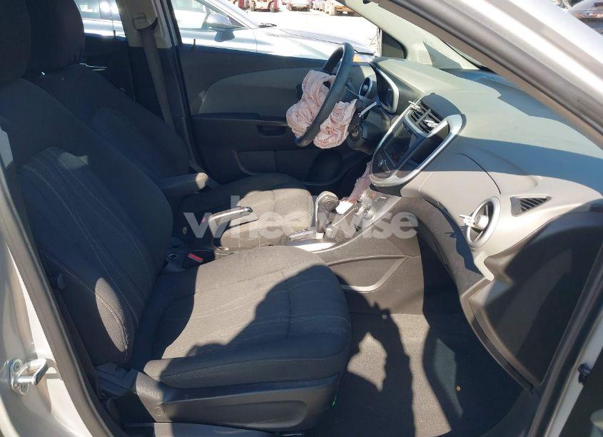 Photo 5 of 2018 Chevrolet Sonic LT AUTO (VIN 1G1JD5SB0J4103507)