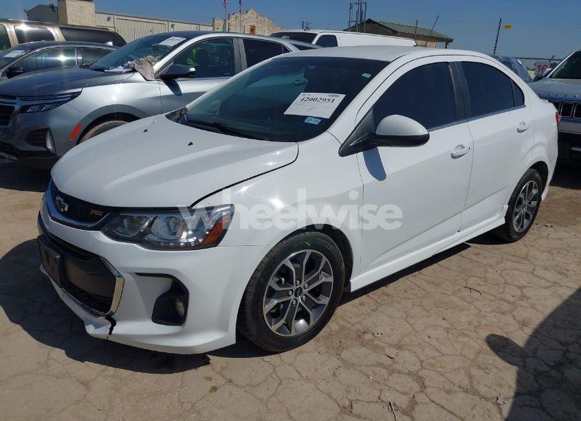 Photo 2 of 2020 Chevrolet Sonic FWD LT (VIN 1G1JD5SB0L4126918)