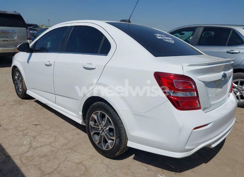 Photo 3 of 2020 Chevrolet Sonic FWD LT (VIN 1G1JD5SB0L4126918)