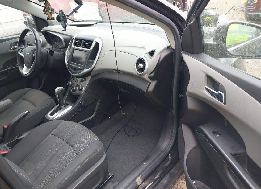 Photo 5 of 2020 Chevrolet Sonic FWD LT (VIN 1G1JD5SB0L4141113)