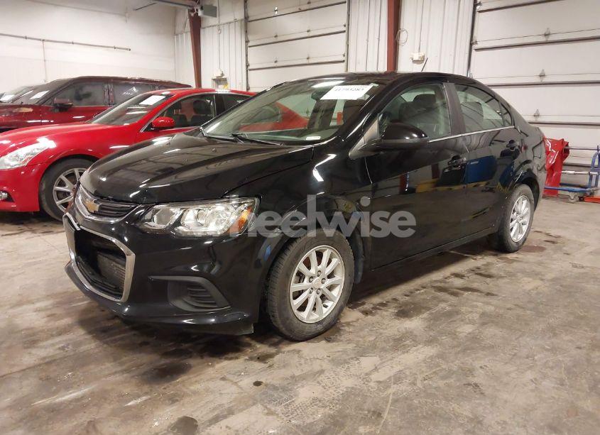 Photo 2 of 2018 Chevrolet Sonic LT AUTO (VIN 1G1JD5SB1J4103385)