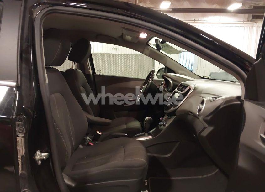 Photo 5 of 2018 Chevrolet Sonic LT AUTO (VIN 1G1JD5SB1J4103385)