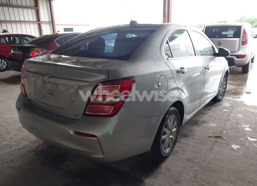 Photo 4 of 2019 Chevrolet Sonic LT AUTO (VIN 1G1JD5SB2K4144335)