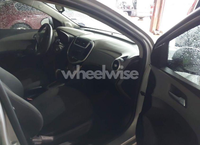 Photo 5 of 2019 Chevrolet Sonic LT AUTO (VIN 1G1JD5SB2K4144335)