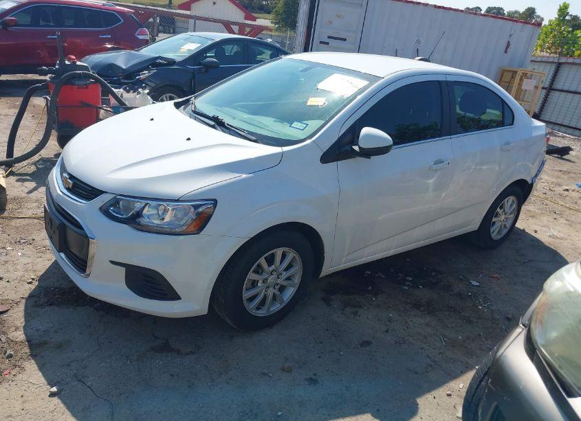 Photo 2 of 2019 Chevrolet Sonic LT AUTO (VIN 1G1JD5SB2K4150250)