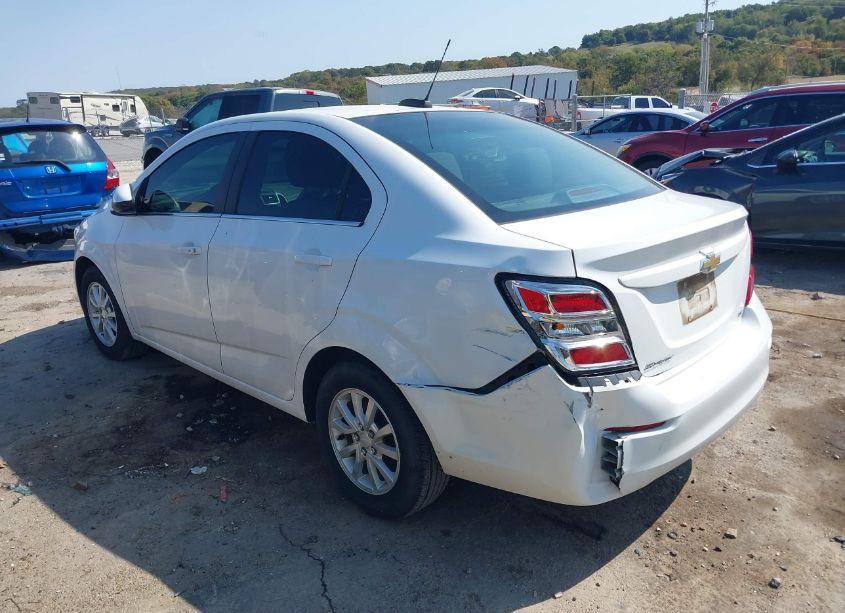 Photo 3 of 2019 Chevrolet Sonic LT AUTO (VIN 1G1JD5SB2K4150250)