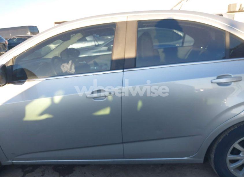 Photo 15 of 2018 Chevrolet Sonic LT AUTO (VIN 1G1JD5SB4J4104210)