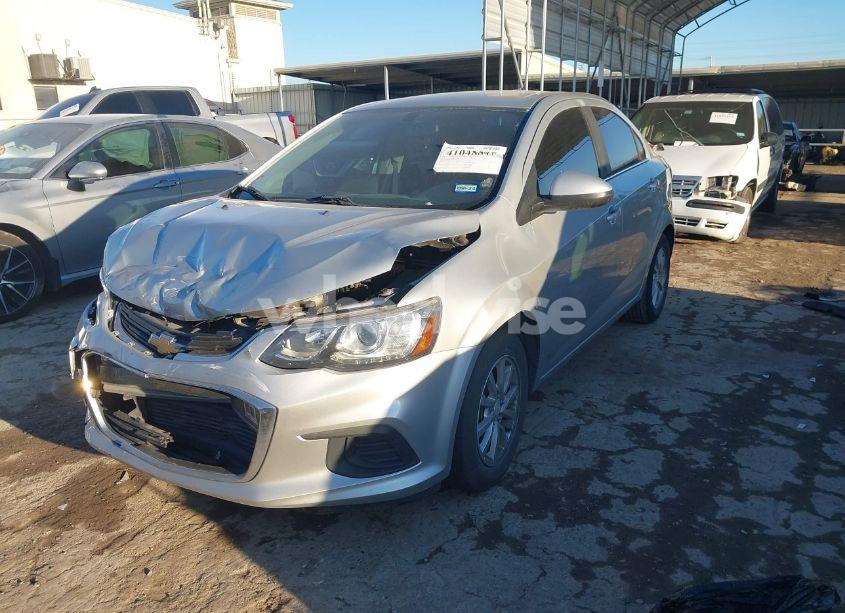 Photo 2 of 2018 Chevrolet Sonic LT AUTO (VIN 1G1JD5SB4J4104210)