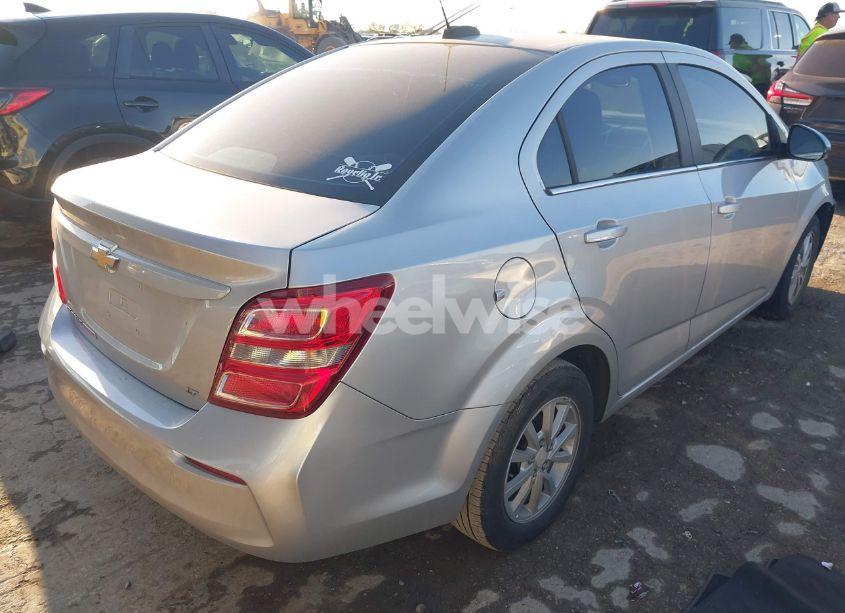 Photo 4 of 2018 Chevrolet Sonic LT AUTO (VIN 1G1JD5SB4J4104210)