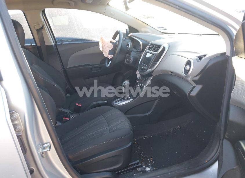 Photo 5 of 2018 Chevrolet Sonic LT AUTO (VIN 1G1JD5SB4J4104210)