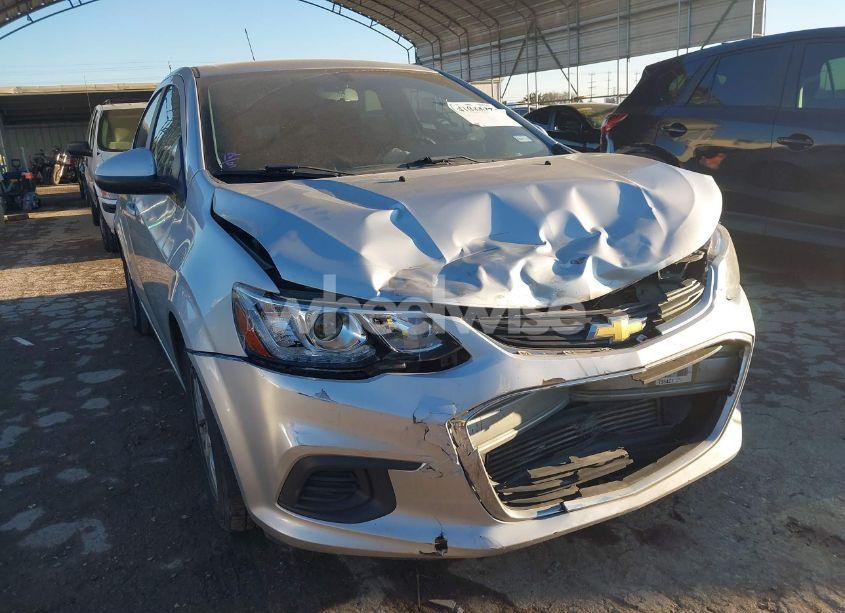 Photo 6 of 2018 Chevrolet Sonic LT AUTO (VIN 1G1JD5SB4J4104210)