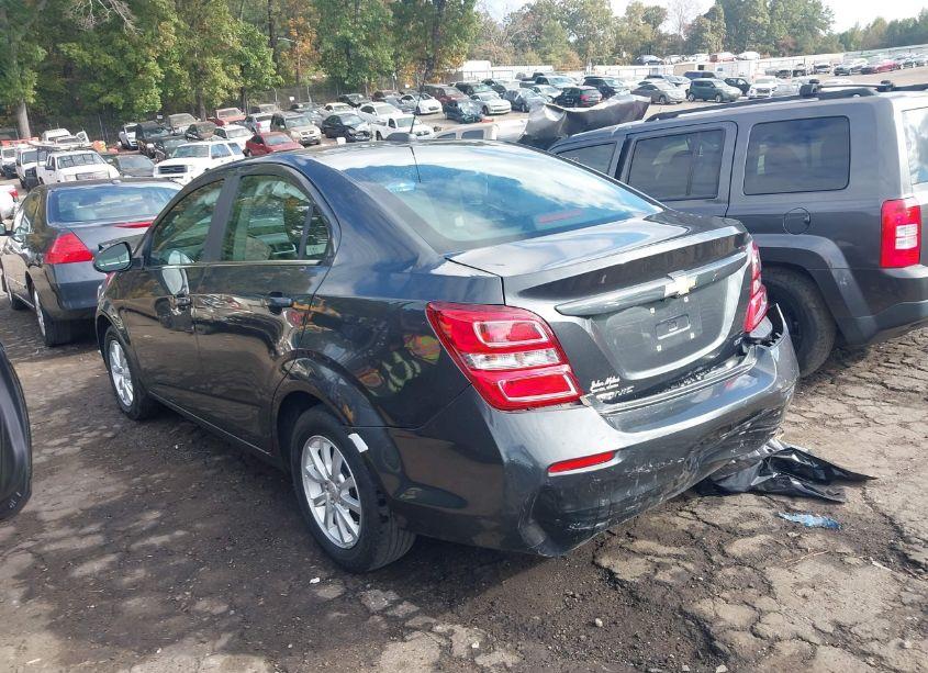 Photo 3 of 2019 Chevrolet Sonic LT AUTO (VIN 1G1JD5SB4K4101857)