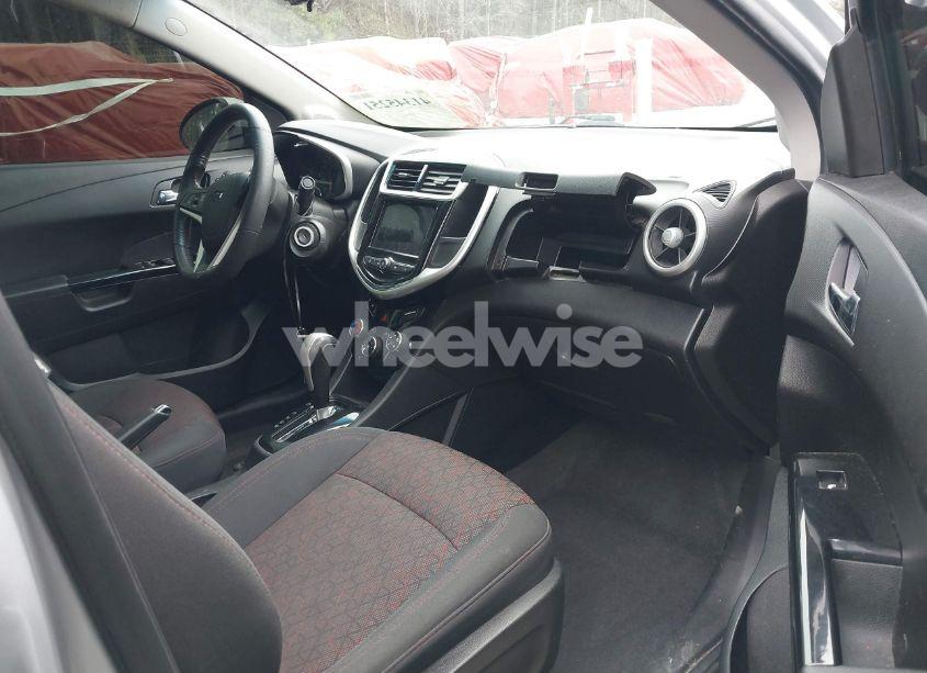 Photo 5 of 2019 Chevrolet Sonic LT AUTO (VIN 1G1JD5SB5K4107411)