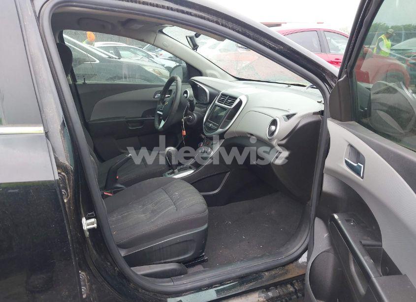 Photo 5 of 2019 Chevrolet Sonic LT AUTO (VIN 1G1JD5SB7K4143486)