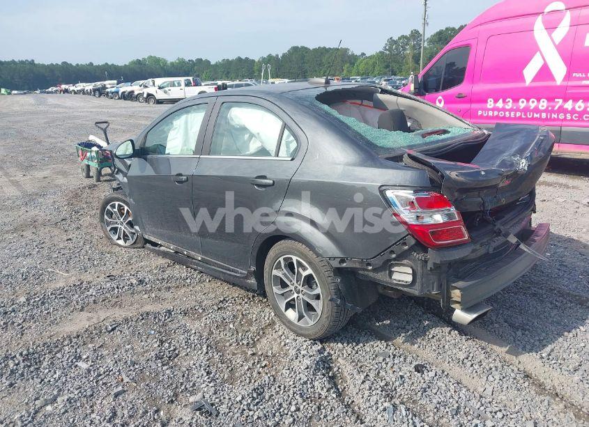 Photo 3 of 2020 Chevrolet Sonic FWD LT (VIN 1G1JD5SB7L4125541)