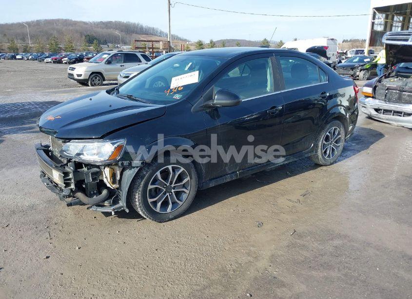 Photo 2 of 2020 Chevrolet Sonic FWD LT (VIN 1G1JD5SB7L4144316)