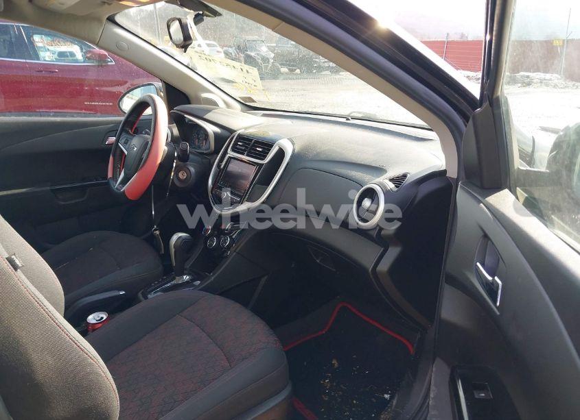 Photo 5 of 2020 Chevrolet Sonic FWD LT (VIN 1G1JD5SB7L4144316)