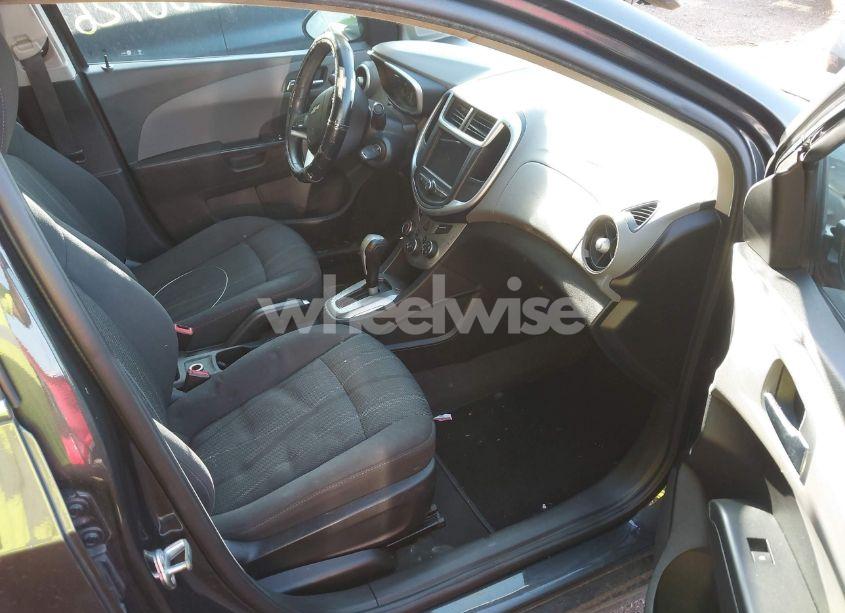 Photo 5 of 2018 Chevrolet Sonic LT AUTO (VIN 1G1JD5SB8J4102265)