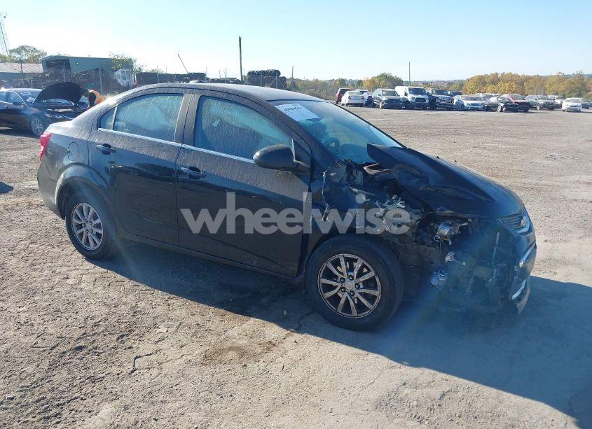 2018 Chevrolet Sonic LT AUTO (VIN 1G1JD5SB8J4121320) main photo