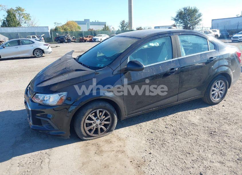 Photo 2 of 2018 Chevrolet Sonic LT AUTO (VIN 1G1JD5SB8J4121320)