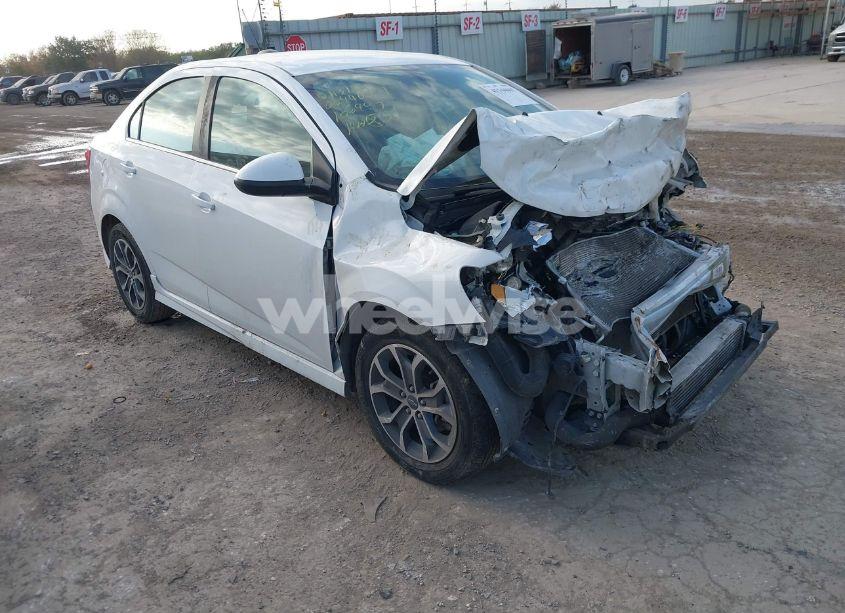 2020 Chevrolet Sonic FWD LT (VIN 1G1JD5SB8L4106447) main photo