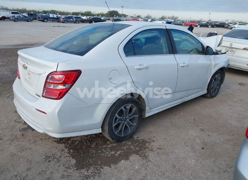 Photo 4 of 2020 Chevrolet Sonic FWD LT (VIN 1G1JD5SB8L4106447)