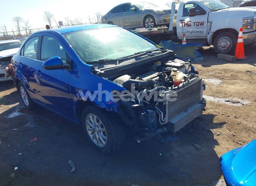 2020 Chevrolet Sonic FWD LT (VIN 1G1JD5SB8L4106996) main photo