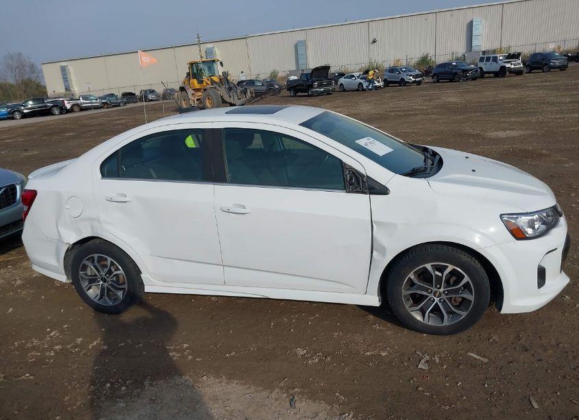 Photo 6 of 2017 Chevrolet Sonic LT AUTO (VIN 1G1JD5SB9H4171251)