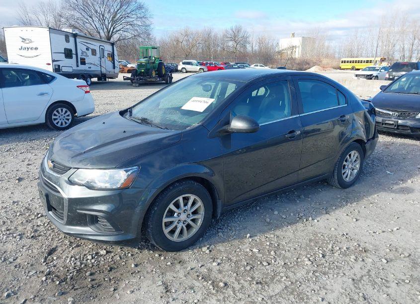 Photo 2 of 2019 Chevrolet Sonic LT AUTO (VIN 1G1JD5SB9K4146924)