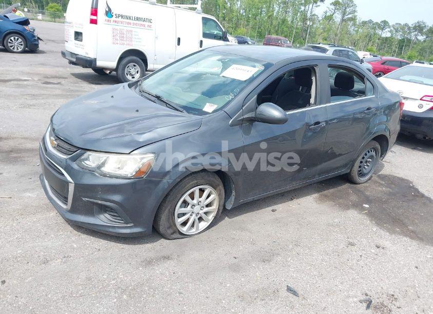 Photo 2 of 2017 Chevrolet Sonic LT AUTO (VIN 1G1JD5SBXH4102715)