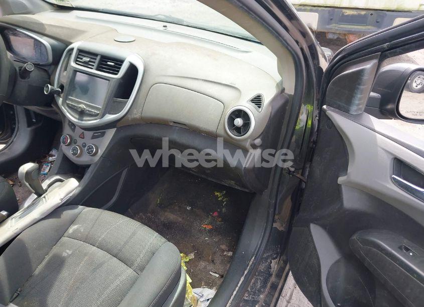 Photo 5 of 2017 Chevrolet Sonic LT AUTO (VIN 1G1JD5SBXH4102715)