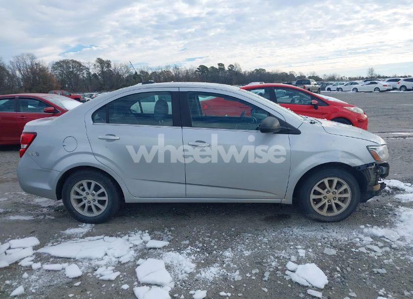 Photo 13 of 2020 Chevrolet Sonic FWD LT (VIN 1G1JD5SBXL4100973)