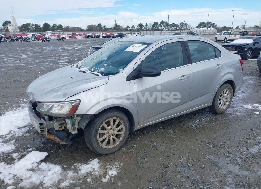 Photo 2 of 2020 Chevrolet Sonic FWD LT (VIN 1G1JD5SBXL4100973)