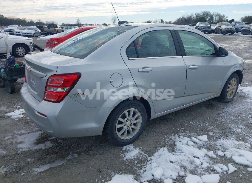 Photo 4 of 2020 Chevrolet Sonic FWD LT (VIN 1G1JD5SBXL4100973)