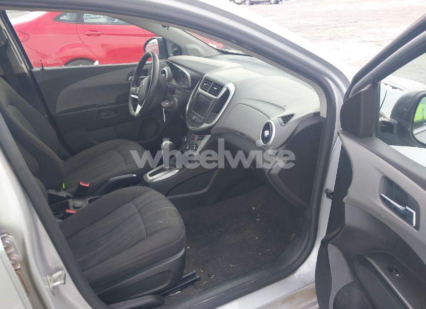 Photo 5 of 2020 Chevrolet Sonic FWD LT (VIN 1G1JD5SBXL4100973)