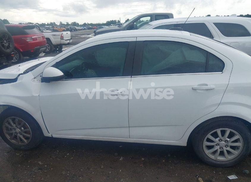 Photo 14 of 2020 Chevrolet Sonic FWD LT (VIN 1G1JD5SBXL4103842)