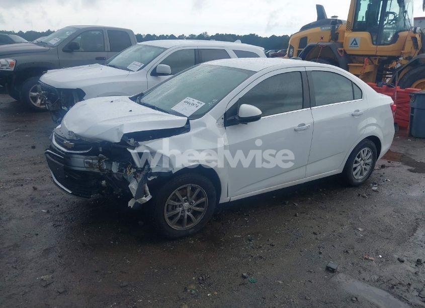 Photo 2 of 2020 Chevrolet Sonic FWD LT (VIN 1G1JD5SBXL4103842)