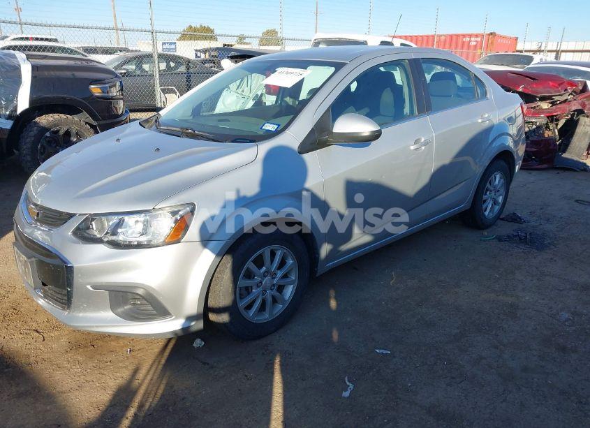 Photo 2 of 2020 Chevrolet Sonic FWD LT (VIN 1G1JD5SBXL4108118)