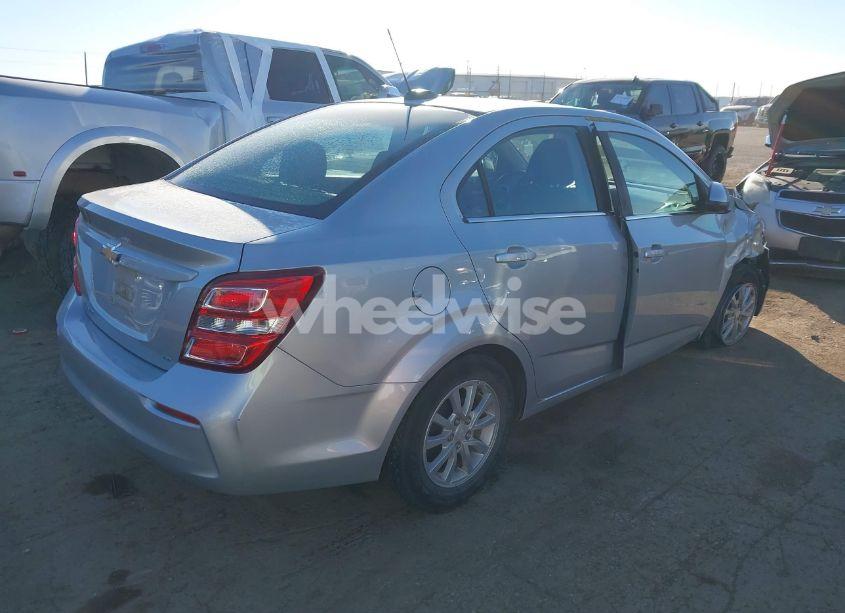 Photo 4 of 2020 Chevrolet Sonic FWD LT (VIN 1G1JD5SBXL4108118)