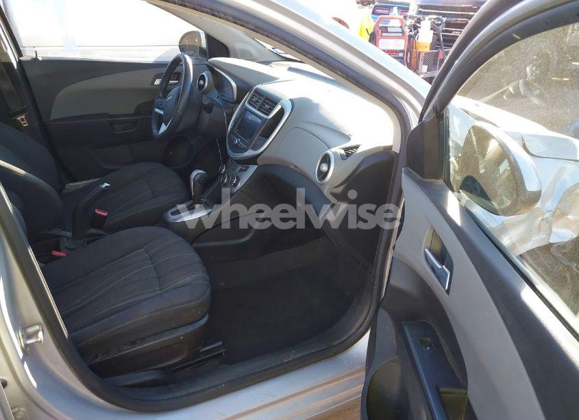 Photo 5 of 2020 Chevrolet Sonic FWD LT (VIN 1G1JD5SBXL4108118)