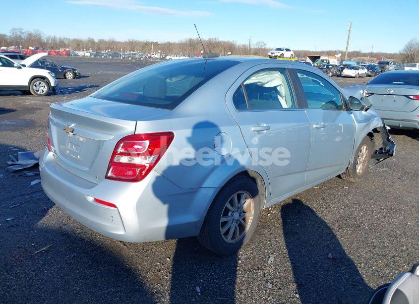 Photo 4 of 2017 Chevrolet Sonic LT AUTO (VIN 1G1JD5SG1H4107832)