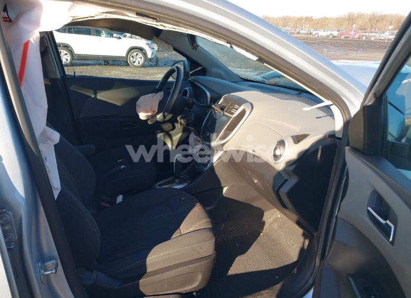 Photo 5 of 2017 Chevrolet Sonic LT AUTO (VIN 1G1JD5SG1H4107832)