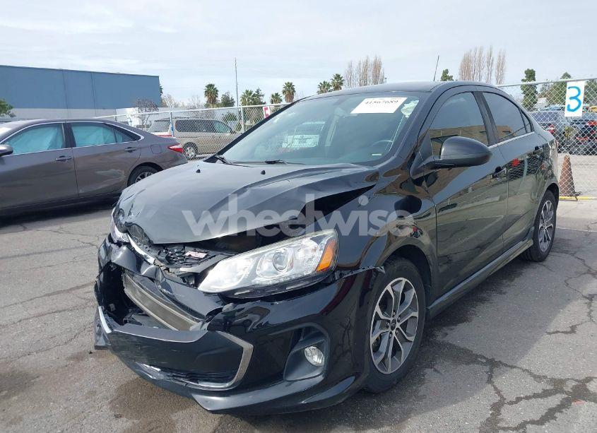 Photo 2 of 2018 Chevrolet Sonic LT AUTO (VIN 1G1JD5SG1J4117301)