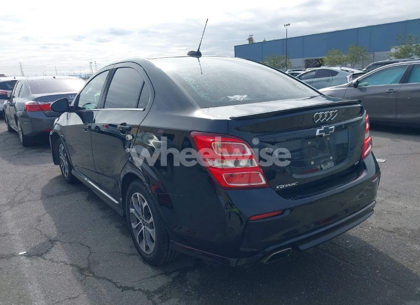 Photo 3 of 2018 Chevrolet Sonic LT AUTO (VIN 1G1JD5SG1J4117301)